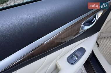 Седан Infiniti Q50 2015 в 
