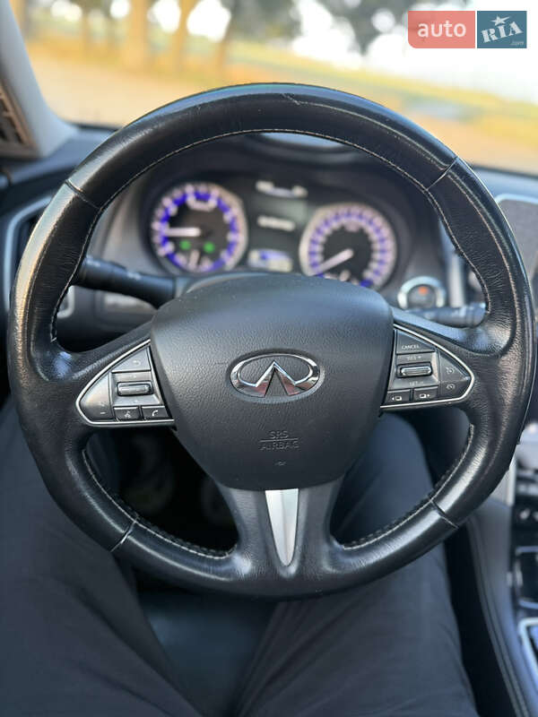 Седан Infiniti Q50 2015 в Киеве