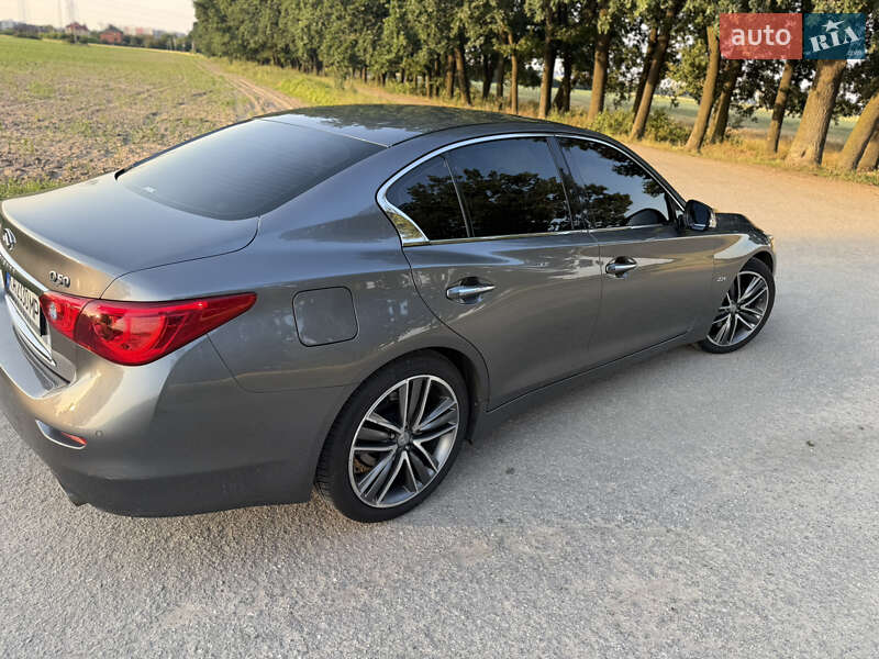 Седан Infiniti Q50 2015 в Киеве