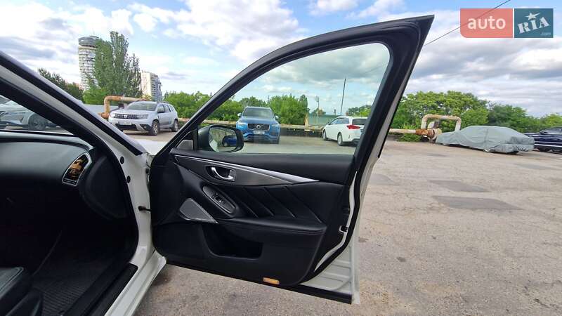 Седан Infiniti Q50 2016 в Одессе