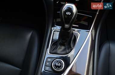 Седан Infiniti Q50 2017 в 