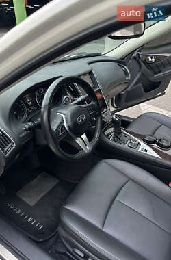 Седан Infiniti Q50 2017 в 