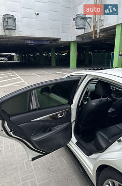 Седан Infiniti Q50 2017 в 