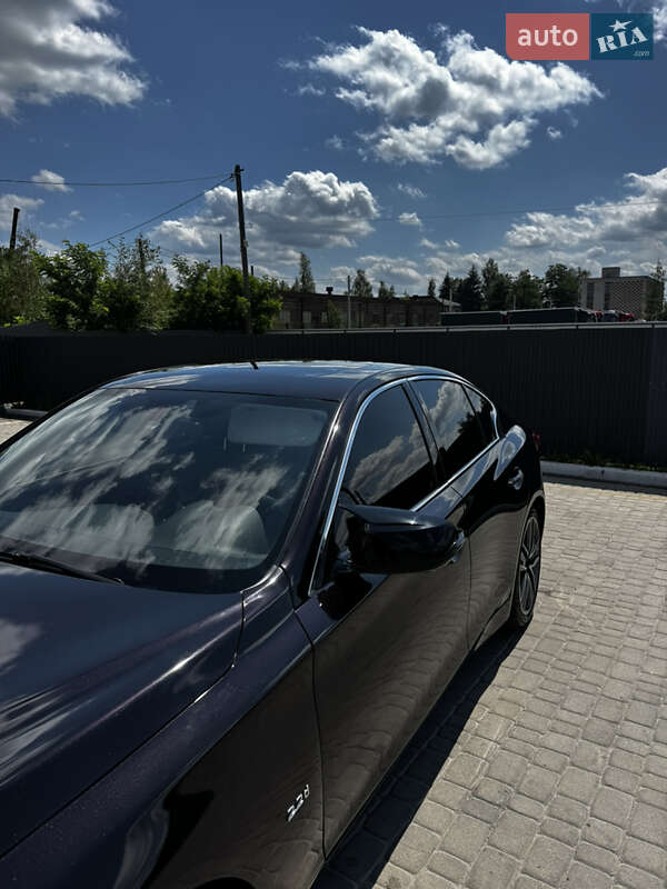 Седан Infiniti Q50 2015 в Шептицькому
