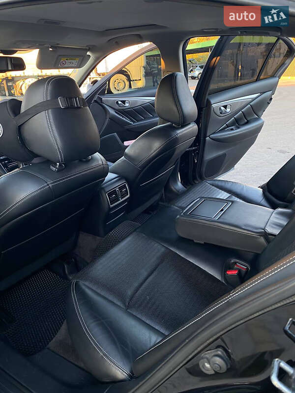 Седан Infiniti Q50 2015 в Шептицькому