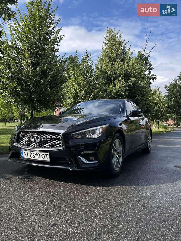 Седан Infiniti Q50 2013 в Ирпене