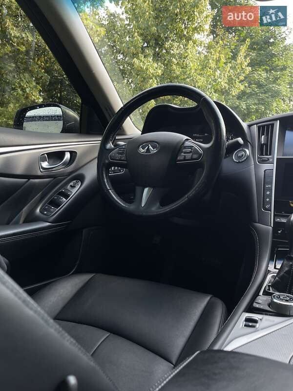Седан Infiniti Q50 2013 в Ирпене