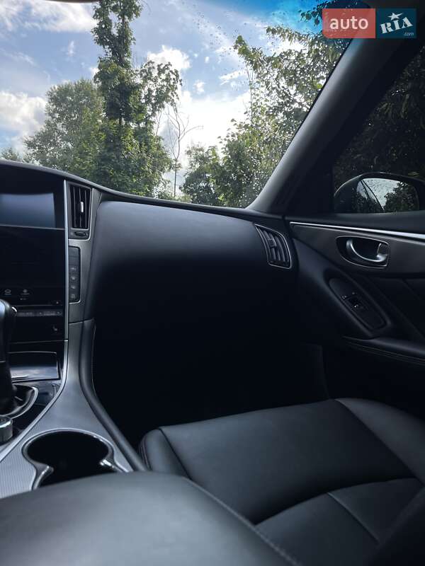 Седан Infiniti Q50 2013 в Ирпене