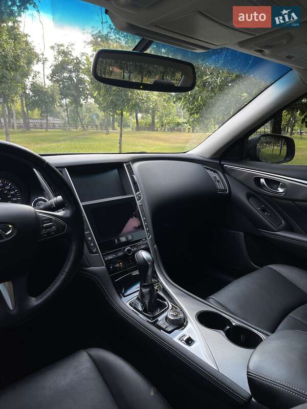 Седан Infiniti Q50 2013 в Ирпене