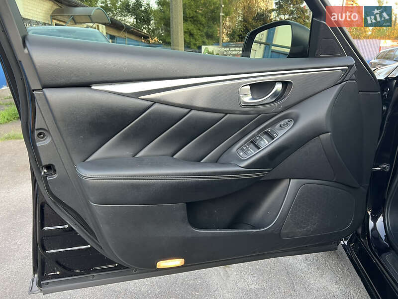 Седан Infiniti Q50 2015 в Києві