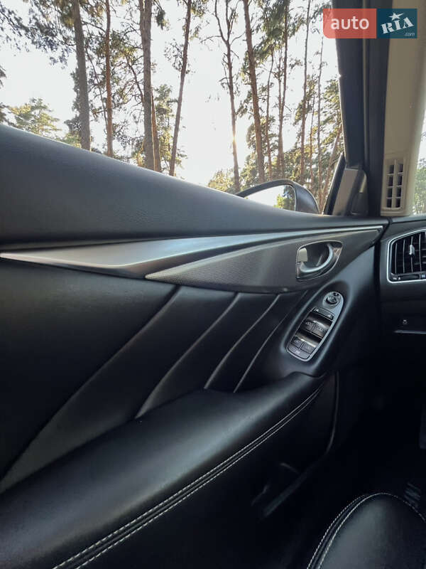 Седан Infiniti Q50 2017 в Чернигове