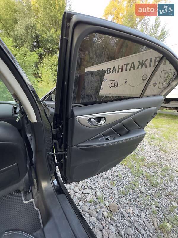 Седан Infiniti Q50 2014 в Києві