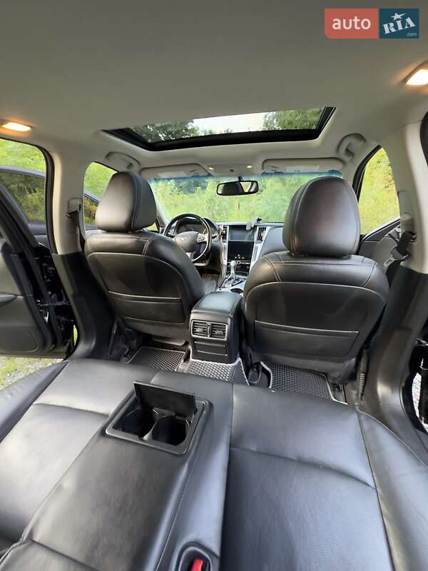 Седан Infiniti Q50 2014 в Києві
