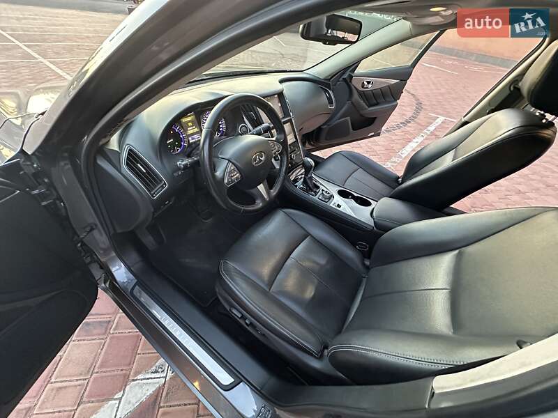 Седан Infiniti Q50 2016 в Одессе