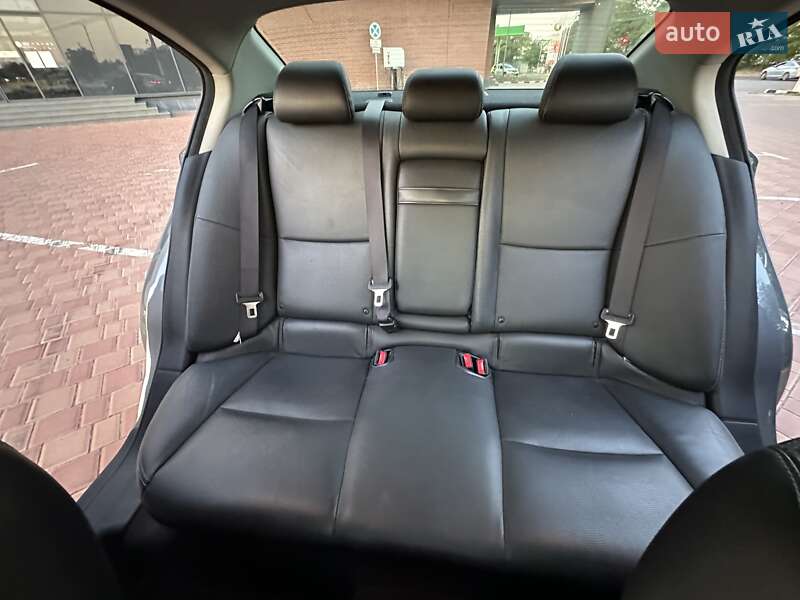 Седан Infiniti Q50 2016 в Одессе