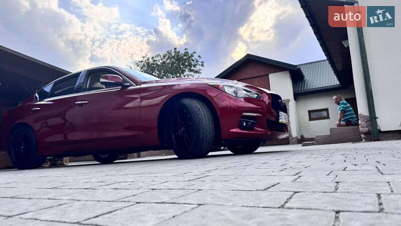Седан Infiniti Q50 2016 в Ременеві