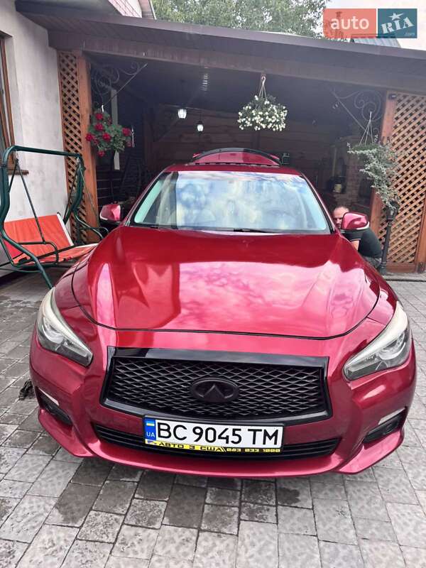 Седан Infiniti Q50 2016 в Ременеві