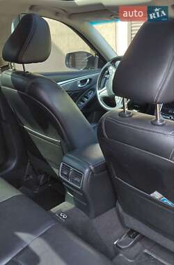 Седан Infiniti Q50 2013 в Вінниці