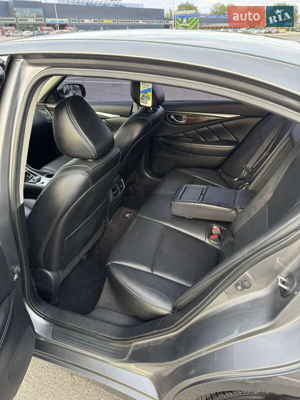 Седан Infiniti Q50 2014 в Дніпрі
