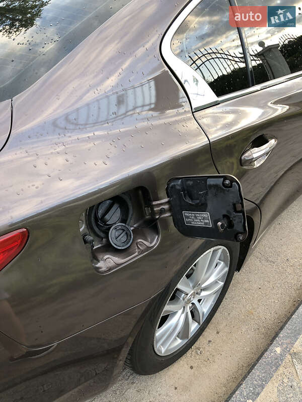 Седан Infiniti Q50 2015 в Києві
