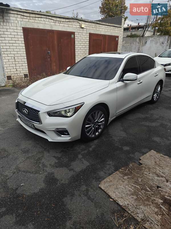 Седан Infiniti Q50 2017 в Киеве