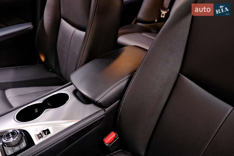 Седан Infiniti Q50 2015 в Одессе