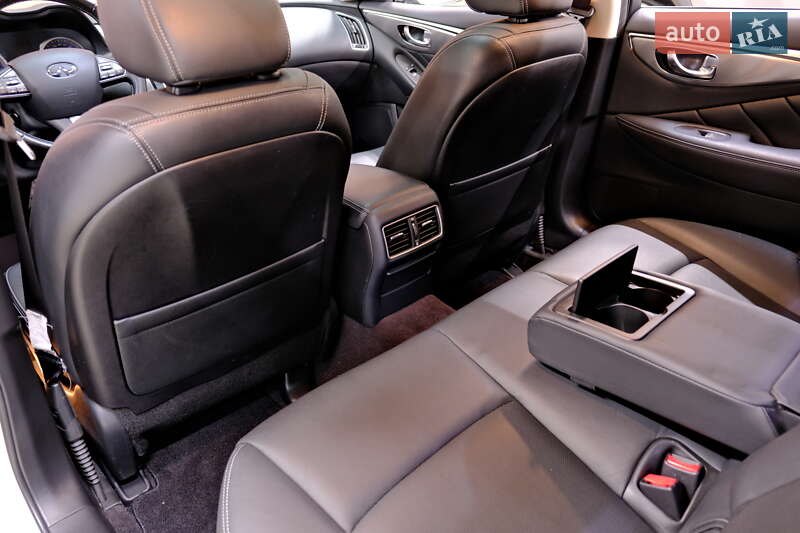 Седан Infiniti Q50 2015 в Одессе