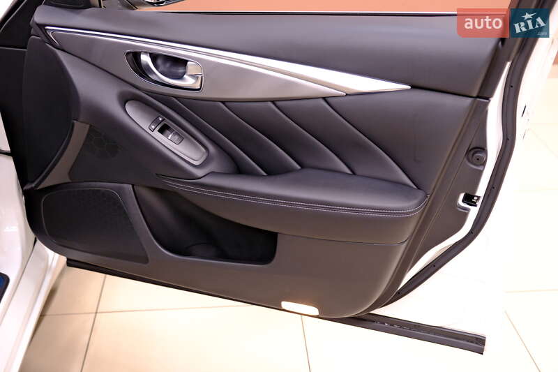 Седан Infiniti Q50 2015 в Одессе