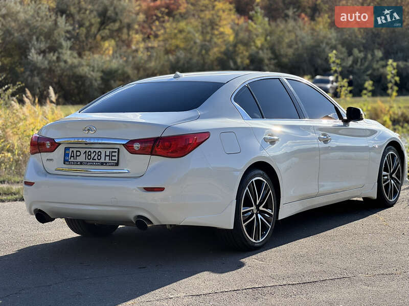 Седан Infiniti Q50 2016 в Дніпрі
