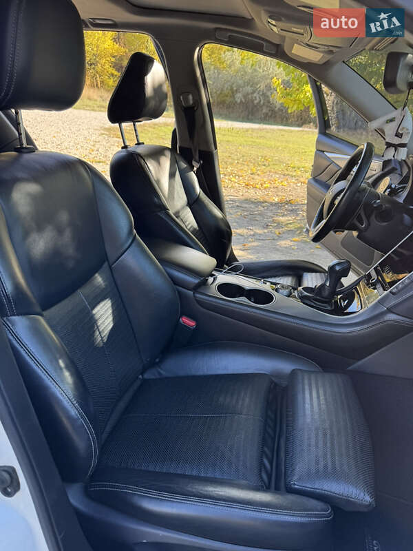 Седан Infiniti Q50 2016 в Дніпрі