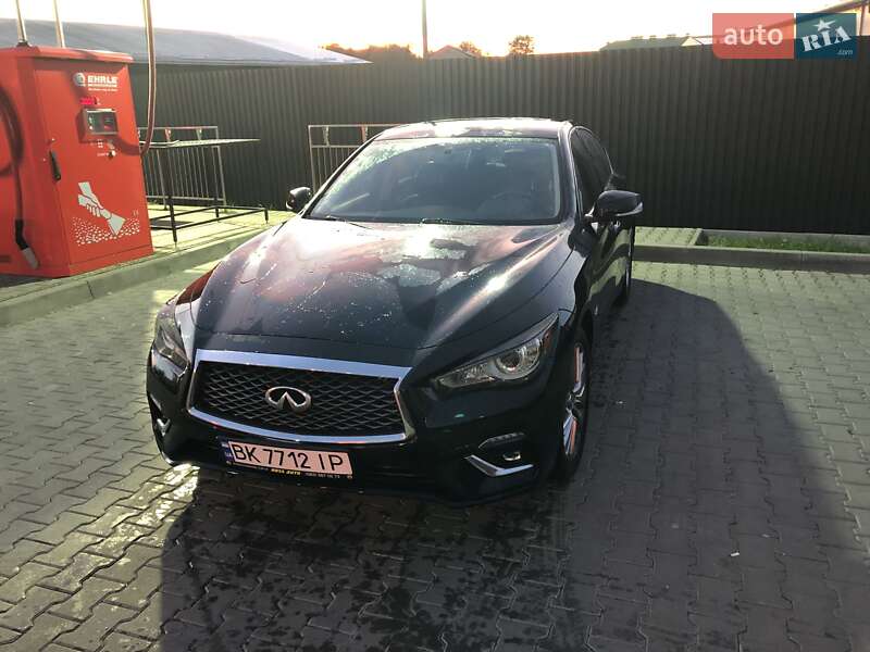 Седан Infiniti Q50 2017 в Львові