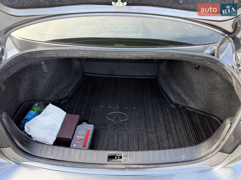 Седан Infiniti Q50 2017 в Кременчуге
