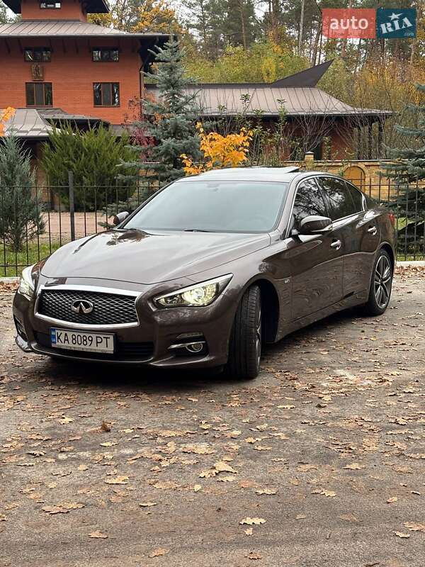Седан Infiniti Q50 2014 в 