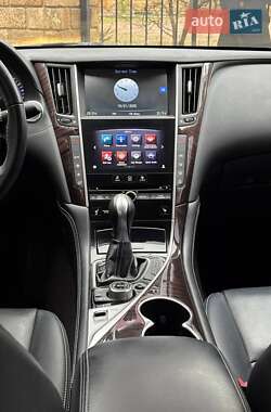 Седан Infiniti Q50 2014 в 