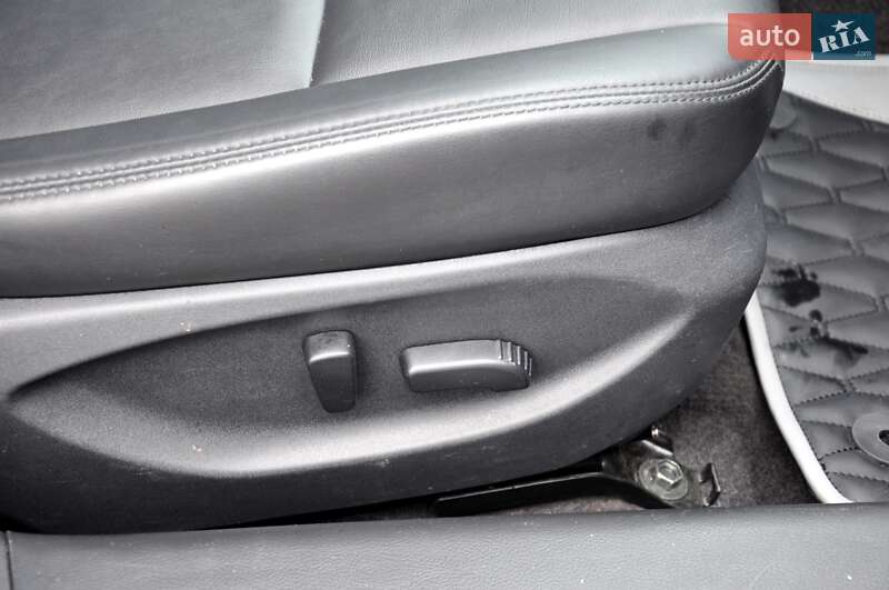 Седан Infiniti Q50 2015 в Львове