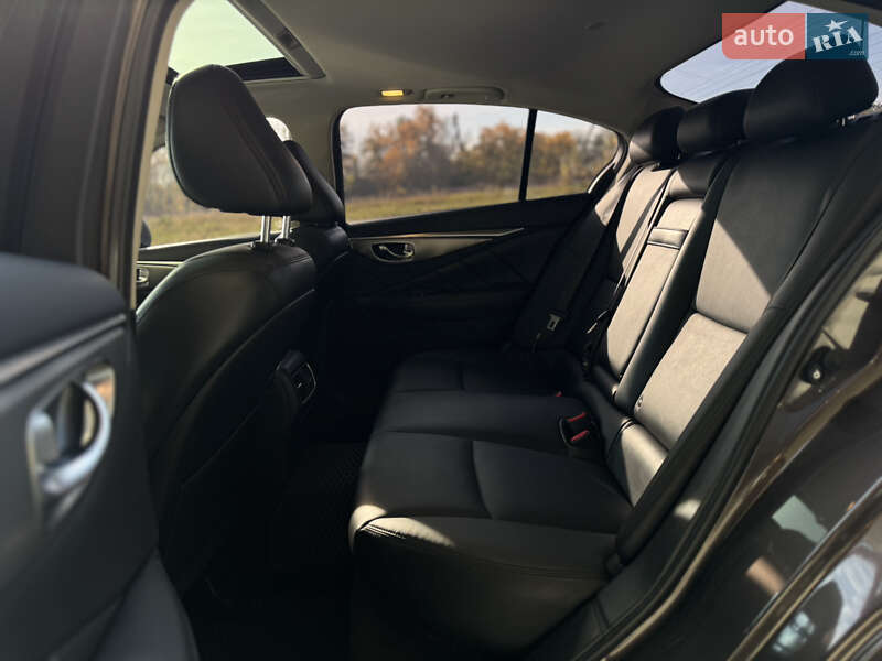 Седан Infiniti Q50 2017 в Киеве