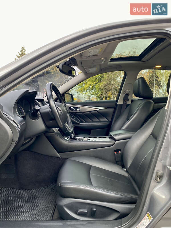 Седан Infiniti Q50 2016 в Запорожье