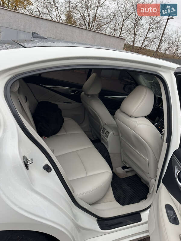 Седан Infiniti Q50 2015 в Кривом Роге фото 13 Седан Infiniti Q50 2015 в Кривом Роге
