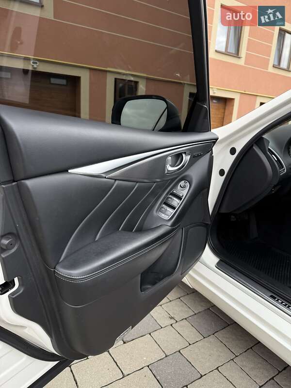 Седан Infiniti Q50 2016 в Мукачево