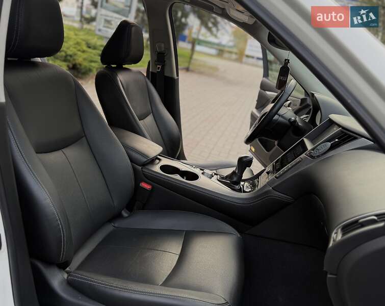 Седан Infiniti Q50 2016 в Тернополе фото 31 Седан Infiniti Q50 2016 в Тернополе