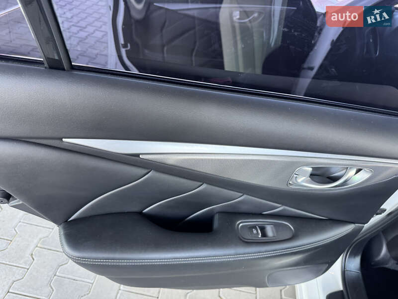 Седан Infiniti Q50 2015 в Одессе фото 20 Седан Infiniti Q50 2015 в Одессе