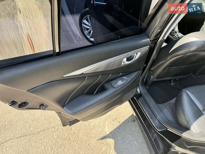 Седан Infiniti Q50 2015 в Києві