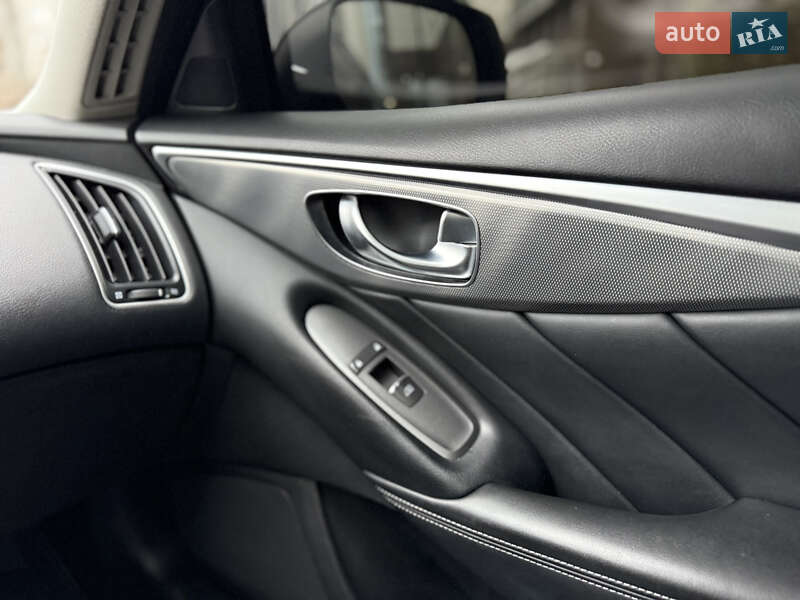 Седан Infiniti Q50 2014 в Киеве