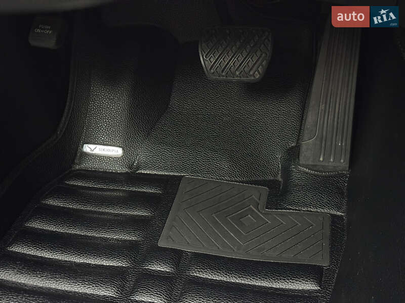 Седан Infiniti Q50 2014 в Киеве