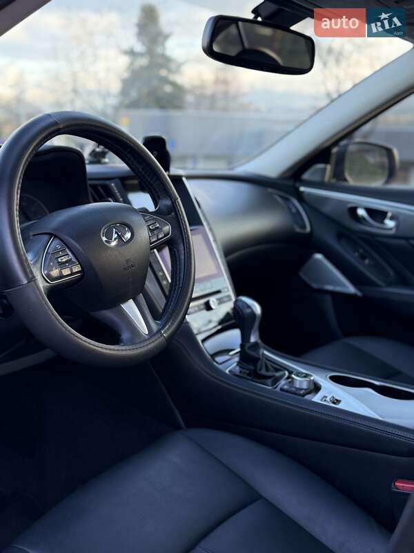Седан Infiniti Q50 2016 в Киеве
