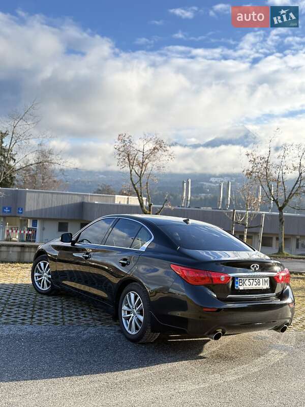 Седан Infiniti Q50 2016 в Киеве