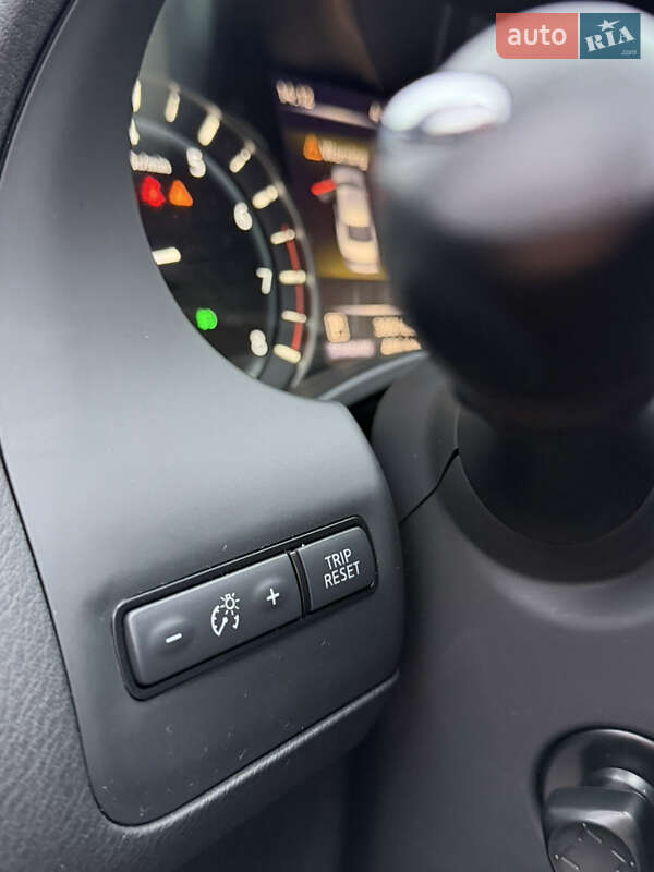 Седан Infiniti Q50 2019 в Киеве фото 41 Седан Infiniti Q50 2019 в Киеве