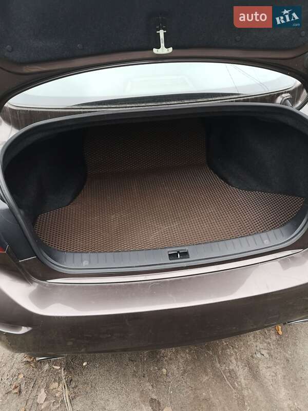 Седан Infiniti Q50 2017 в Киеве