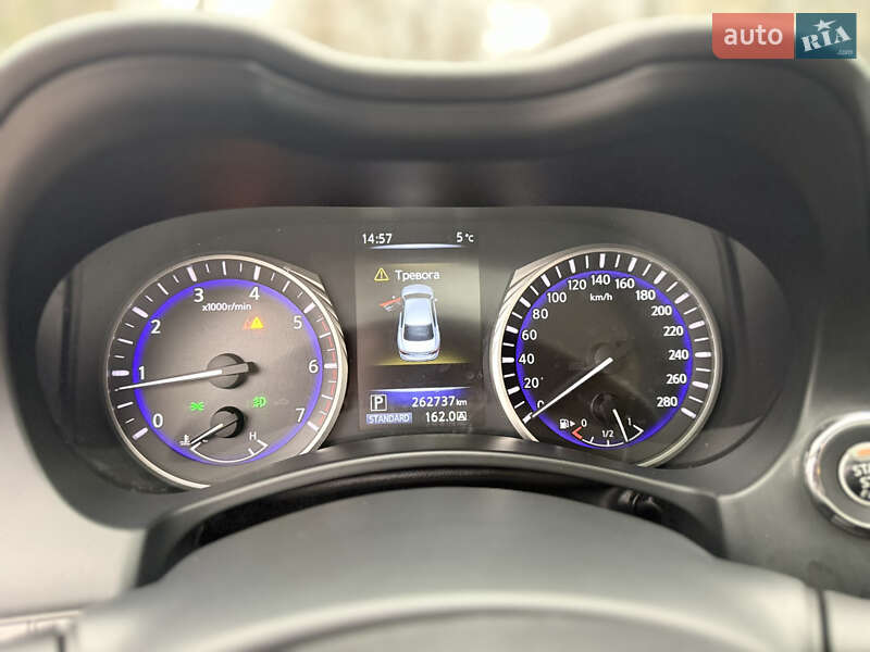 Седан Infiniti Q50 2014 в Конотопе