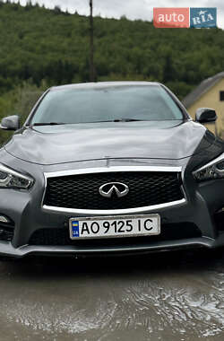 Седан Infiniti Q50 2015 в Воловцю